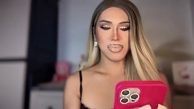 Ts glamxxxx online show from January 6, 2026, 1:42 am