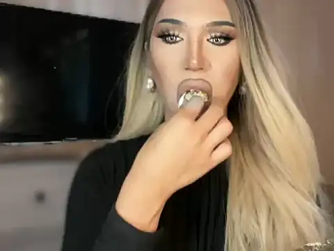 Ts glamxxxx online show from March 7, 2026, 1:35 am