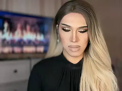 Ts glamxxxx online show from April 19, 2026, 12:33 am