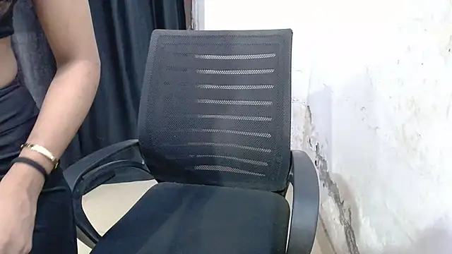 sexy vani1 online show from June 16, 2026, 4:59 am