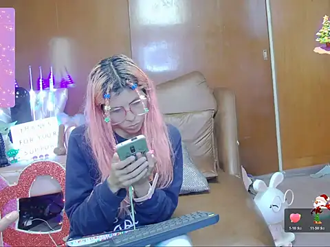 Skinygirl online show from October 19, 2025, 2:01 am