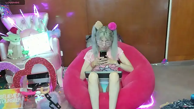 Skinygirl online show from May 14, 2026, 11:44 pm