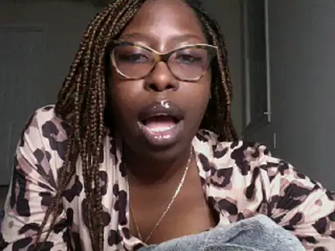 Snapshot of MadamIndigo chatting on March 14, 2025, 4:10 am MadamIndigo online show from March 14, 2025, 4:10 am