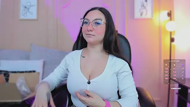 lucy neil online show from March 26, 2026, 2:39 am