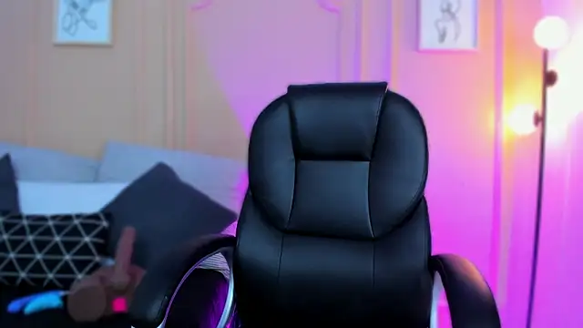 lucy neil online show from March 27, 2026, 2:39 am