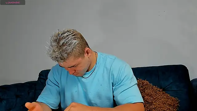 Leonsmoron online show from December 12, 2024, 11:18 am