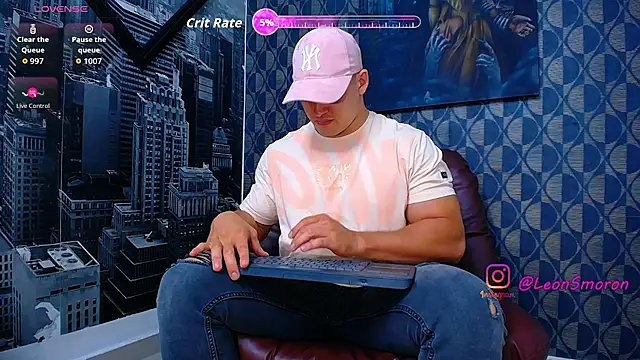 Leonsmoron online show from May 16, 2026, 3:58 am