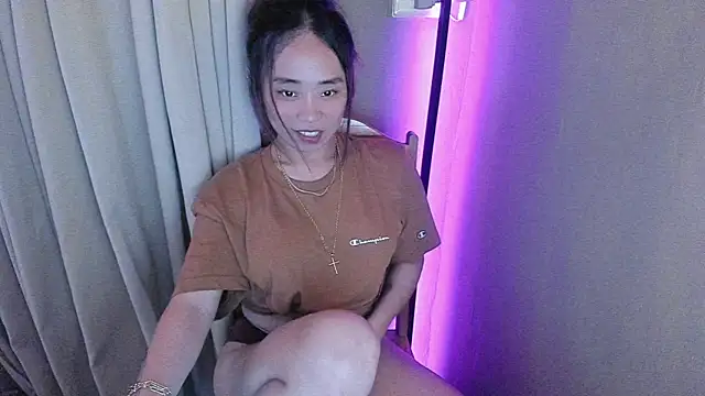 Snapshot of MissAyaCollins chatting on February 17, 2025, 4:20 am MissAyaCollins online show from February 17, 2025, 4:20 am