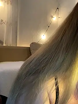 Lady  Maria online show from November 11, 2025, 4:18 pm