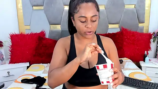 BellaKarla online show from January 24, 2025, 11:12 pm