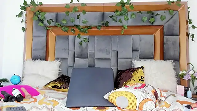 BellaKarla online show from February 22, 2025, 3:47 pm