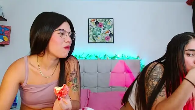 Layla Rachel online show from October 15, 2025, 1:50 am