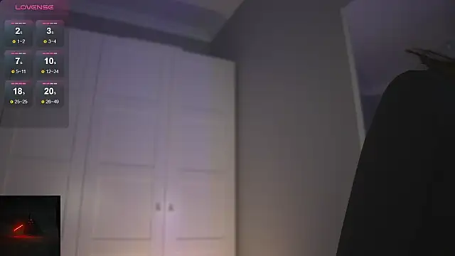 Snapshot of -JuicyMolly- chatting on November 28, 2025, 5:15 pm -JuicyMolly- online show from November 28, 2025, 5:15 pm