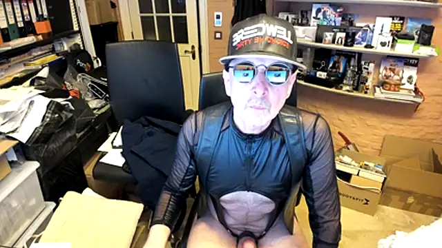 lenny52 online show from February 8, 2026, 10:18 am