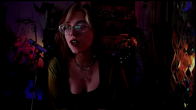 Scarlett Wanner online show from December 3, 2024, 8:06 pm