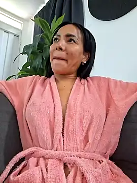 Snapshot of Doll_Loren chatting on April 20, 2026, 7:59 pm Doll Loren online show from April 20, 2026, 7:59 pm