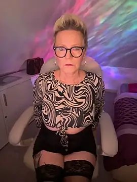 Snapshot of German_Milf chatting on October 23, 2025, 1:43 pm German Milf online show from October 23, 2025, 1:43 pm