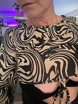 Snapshot of German_Milf chatting on November 18, 2025, 2:43 pm German Milf online show from November 18, 2025, 2:43 pm