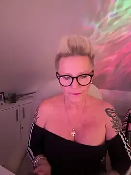 German Milf online show from December 17, 2025, 2:01 pm