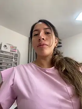 daniela henao online show from April 23, 2026, 3:03 pm