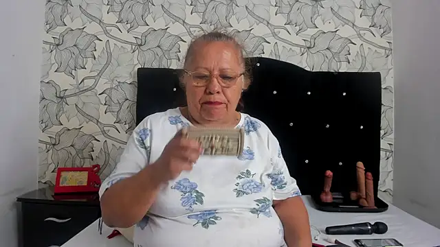 Keira Lennox online show from December 20, 2025, 11:39 am