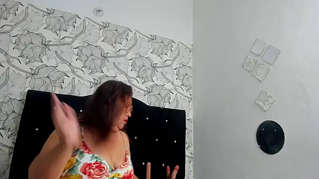 Keira Lennox online show from December 22, 2025, 11:40 am