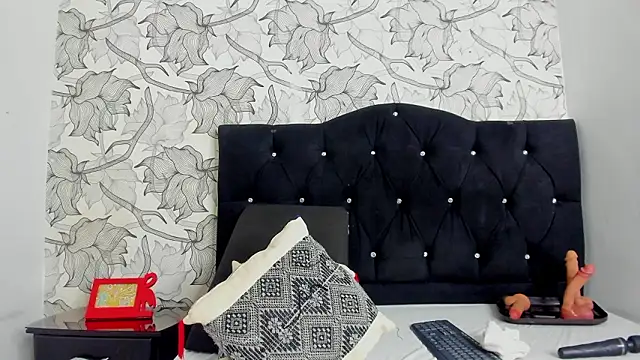 Keira Lennox online show from January 15, 2026, 11:59 am