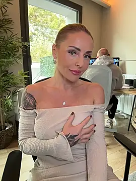 EmaSalis online show from November 10, 2025, 11:09 am