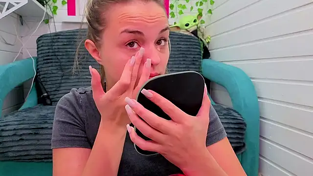 Misss Vikk online show from November 29, 2025, 6:16 am