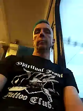 seelengleich online show from February 12, 2025, 4:11 pm