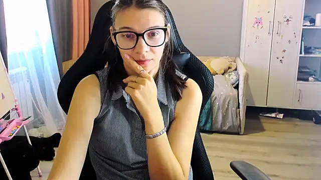 Snapshot of MollyLollipop chatting on September 27, 2025, 4:28 am MollyLollipop online show from September 27, 2025, 4:28 am