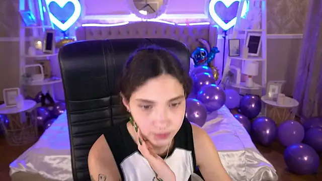Snapshot of BabyFlowerr chatting on January 11, 2025, 4:59 am BabyFlowerr online show from January 11, 2025, 4:59 am