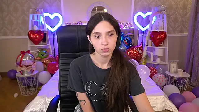 Snapshot of BabyFlowerr chatting on February 18, 2025, 2:05 am BabyFlowerr online show from February 18, 2025, 2:05 am