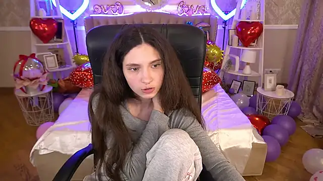 Snapshot of BabyFlowerr chatting on February 21, 2025, 7:43 pm BabyFlowerr online show from February 21, 2025, 7:43 pm