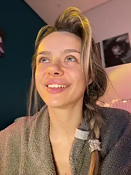 Snapshot of Kylie_Desire chatting on November 28, 2025, 2:58 am Kylie Desire online show from November 28, 2025, 2:58 am