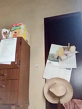 Snapshot of White_rabbit_ chatting on January 21, 2025, 2:37 pm White rabbit  online show from January 21, 2025, 2:37 pm