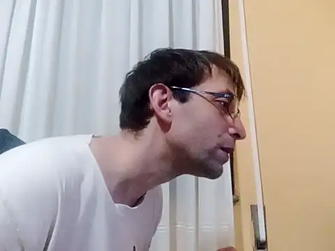 Snapshot of White_rabbit_ chatting on March 14, 2025, 9:32 pm White rabbit  online show from March 14, 2025, 9:32 pm