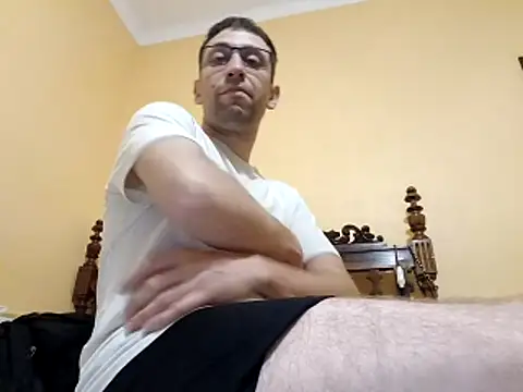 Snapshot of White_rabbit_ chatting on October 30, 2025, 9:04 pm White rabbit  online show from October 30, 2025, 9:04 pm