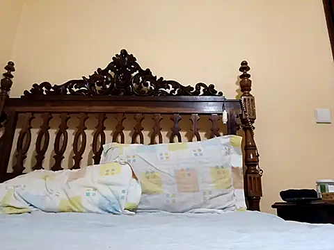 White rabbit  online show from November 23, 2025, 5:35 pm