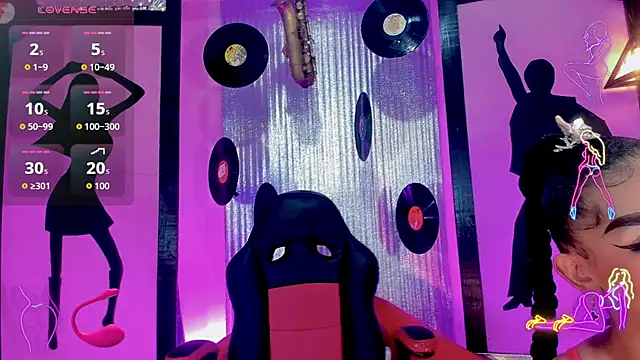 nickyminach  online show from October 30, 2025, 7:14 pm