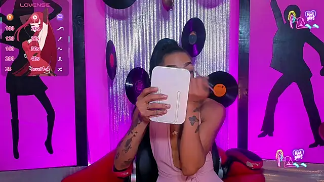 nickyminach  online show from March 26, 2026, 7:52 pm