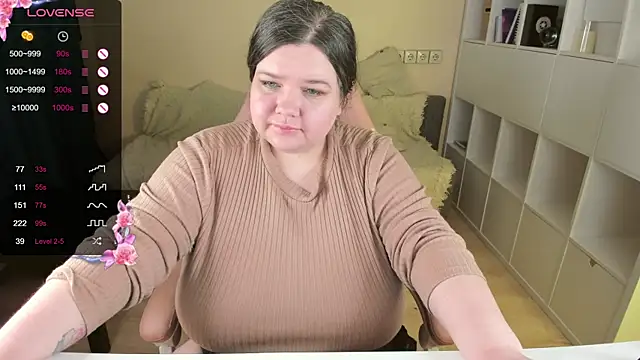 PlumPie online show from November 12, 2025, 12:55 am