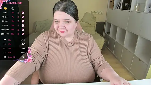 PlumPie online show from December 14, 2025, 12:05 am