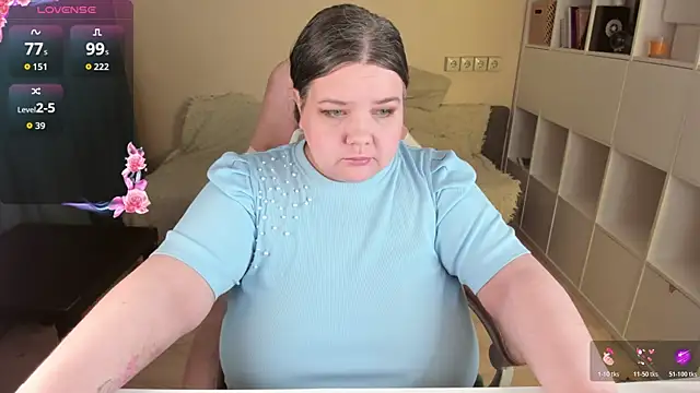 PlumPie online show from April 3, 2026, 7:45 pm