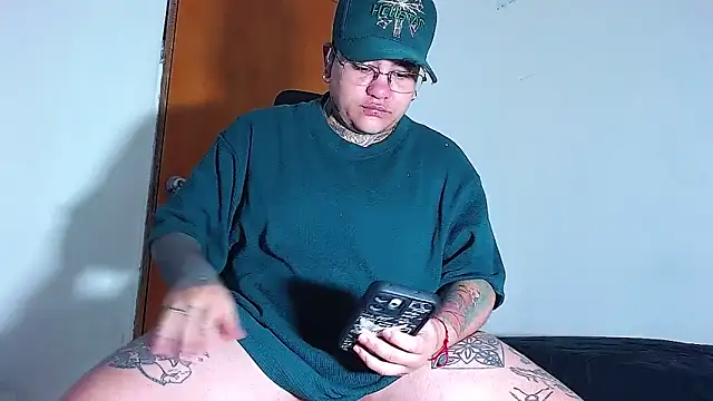 Snapshot of Techno_420_ chatting on April 5, 2026, 7:44 pm Techno 420 online show from April 5, 2026, 7:44 pm