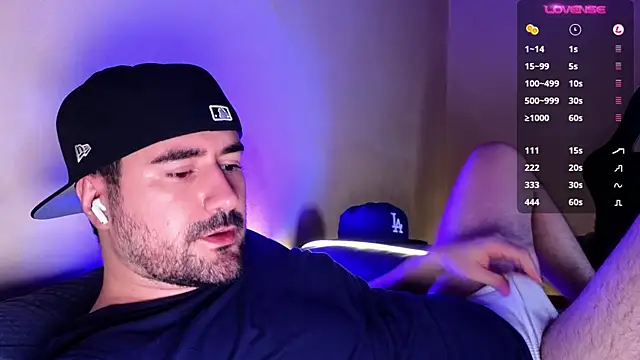 Snapshot of DominantTheo chatting on December 16, 2024, 2:15 am DominantTheo online show from December 16, 2024, 2:15 am