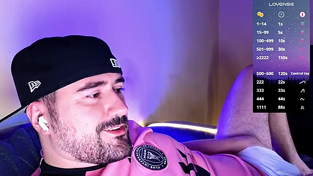 Snapshot of DominantTheo chatting on February 19, 2025, 6:22 am DominantTheo online show from February 19, 2025, 6:22 am