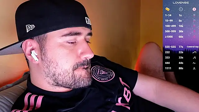 Snapshot of DominantTheo chatting on November 2, 2025, 3:09 am DominantTheo online show from November 2, 2025, 3:09 am