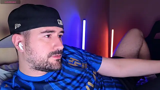 DominantTheo online show from April 10, 2026, 3:23 am