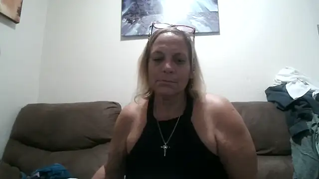 Snapshot of Victoria121565 chatting on May 3, 2026, 8:15 pm Victoria121565 online show from May 3, 2026, 8:15 pm